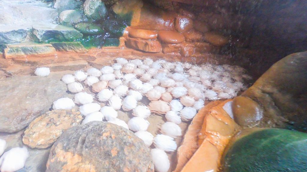 Naturally boiled eggs